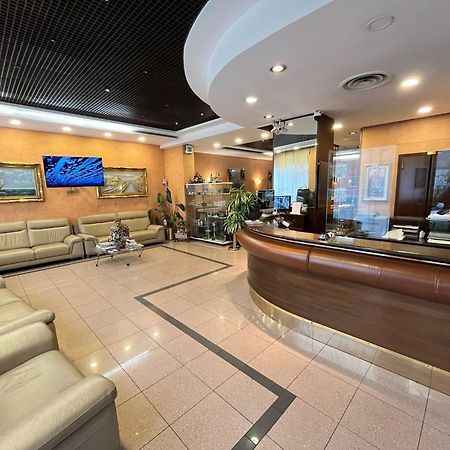 Hotel Valganna Милан Экстерьер фото