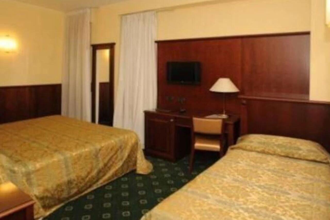 Hotel Valganna Милан Экстерьер фото