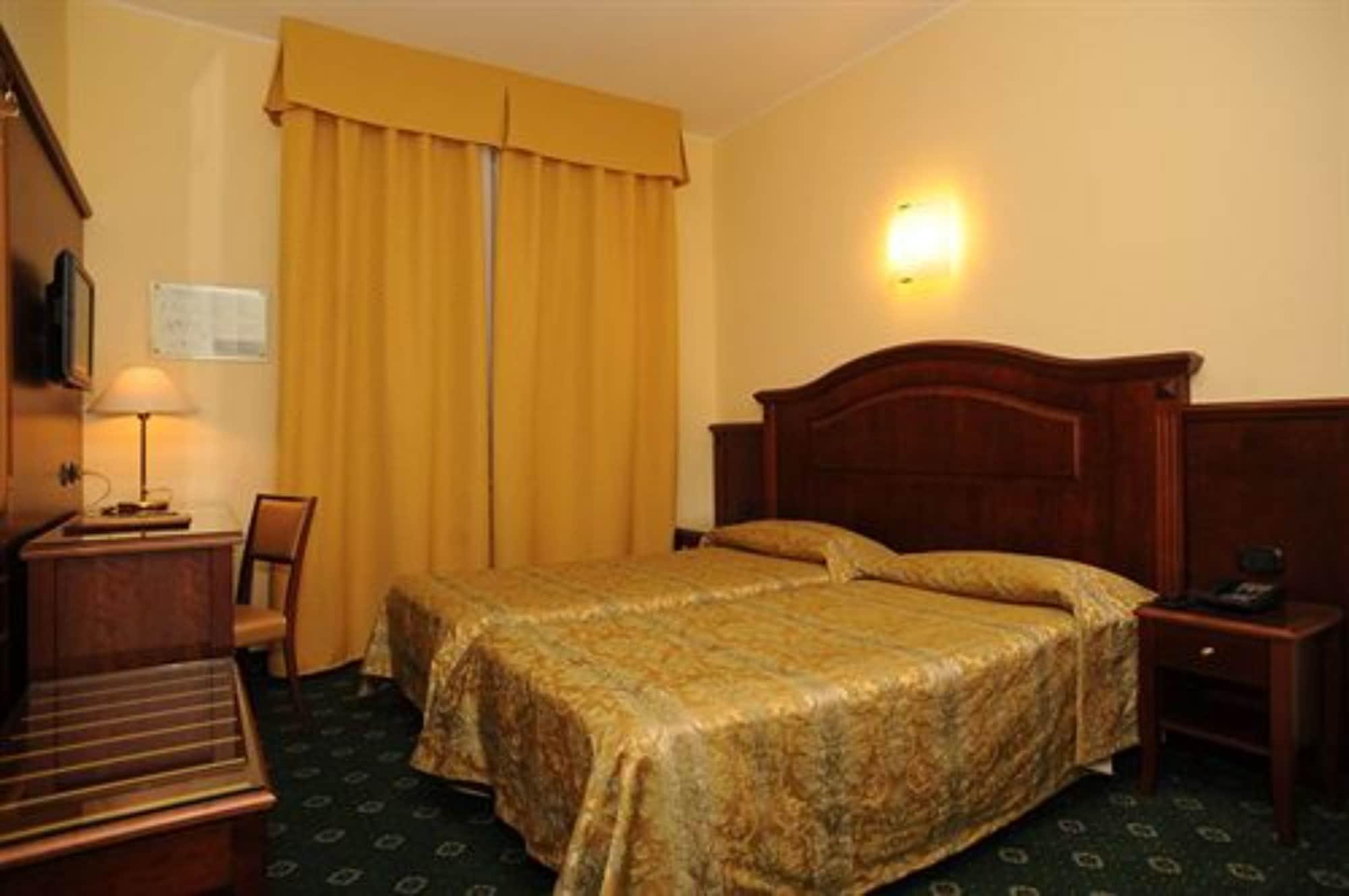 Hotel Valganna Милан Экстерьер фото