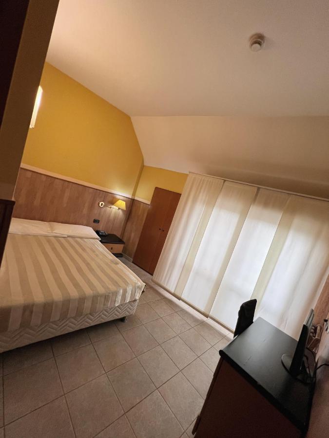 Hotel Valganna Милан Экстерьер фото