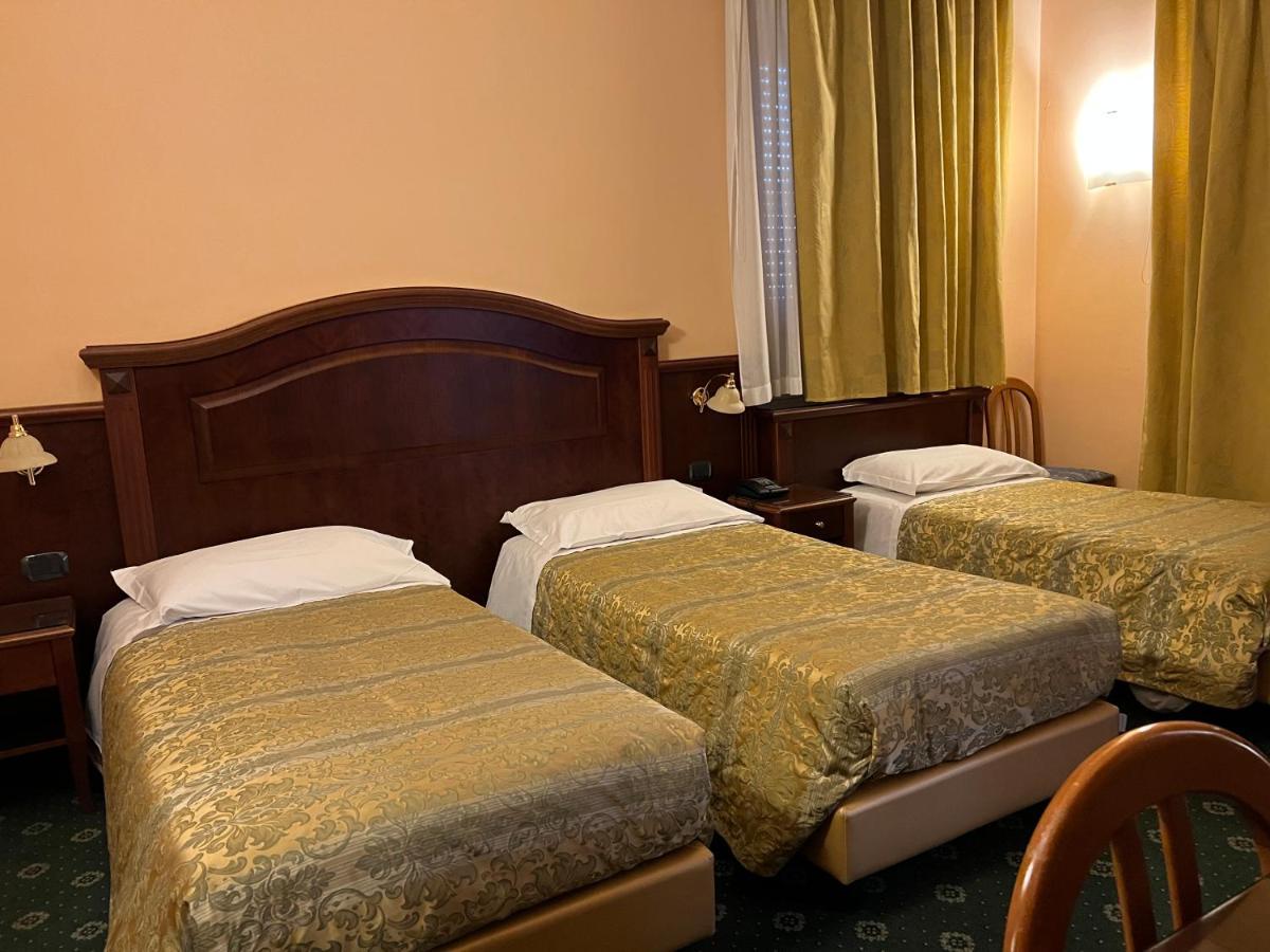 Hotel Valganna Милан Экстерьер фото