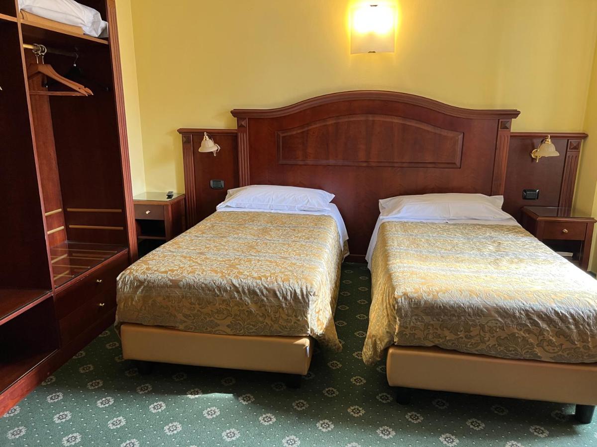 Hotel Valganna Милан Экстерьер фото