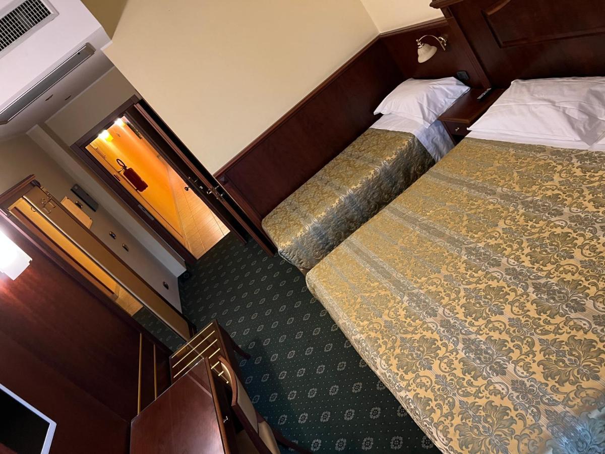 Hotel Valganna Милан Экстерьер фото