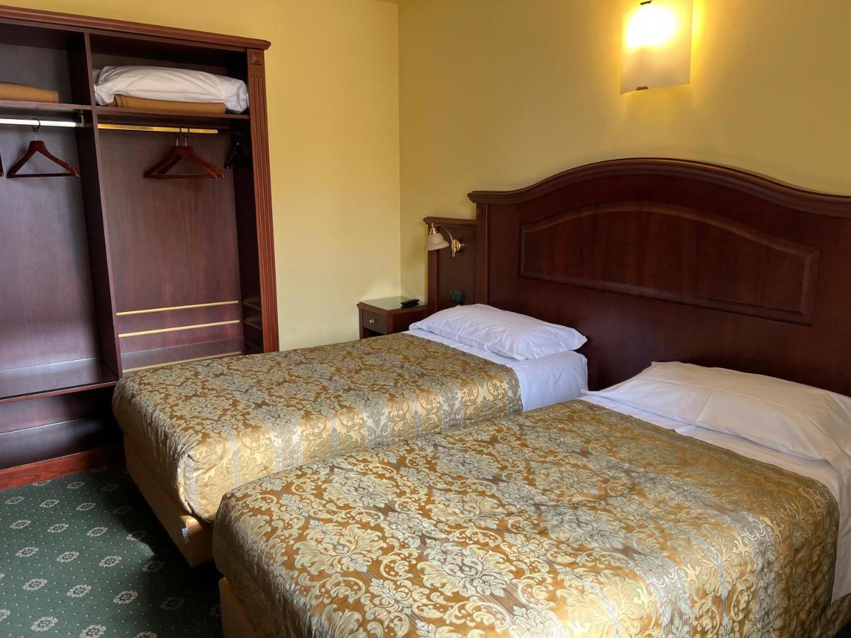Hotel Valganna Милан Экстерьер фото