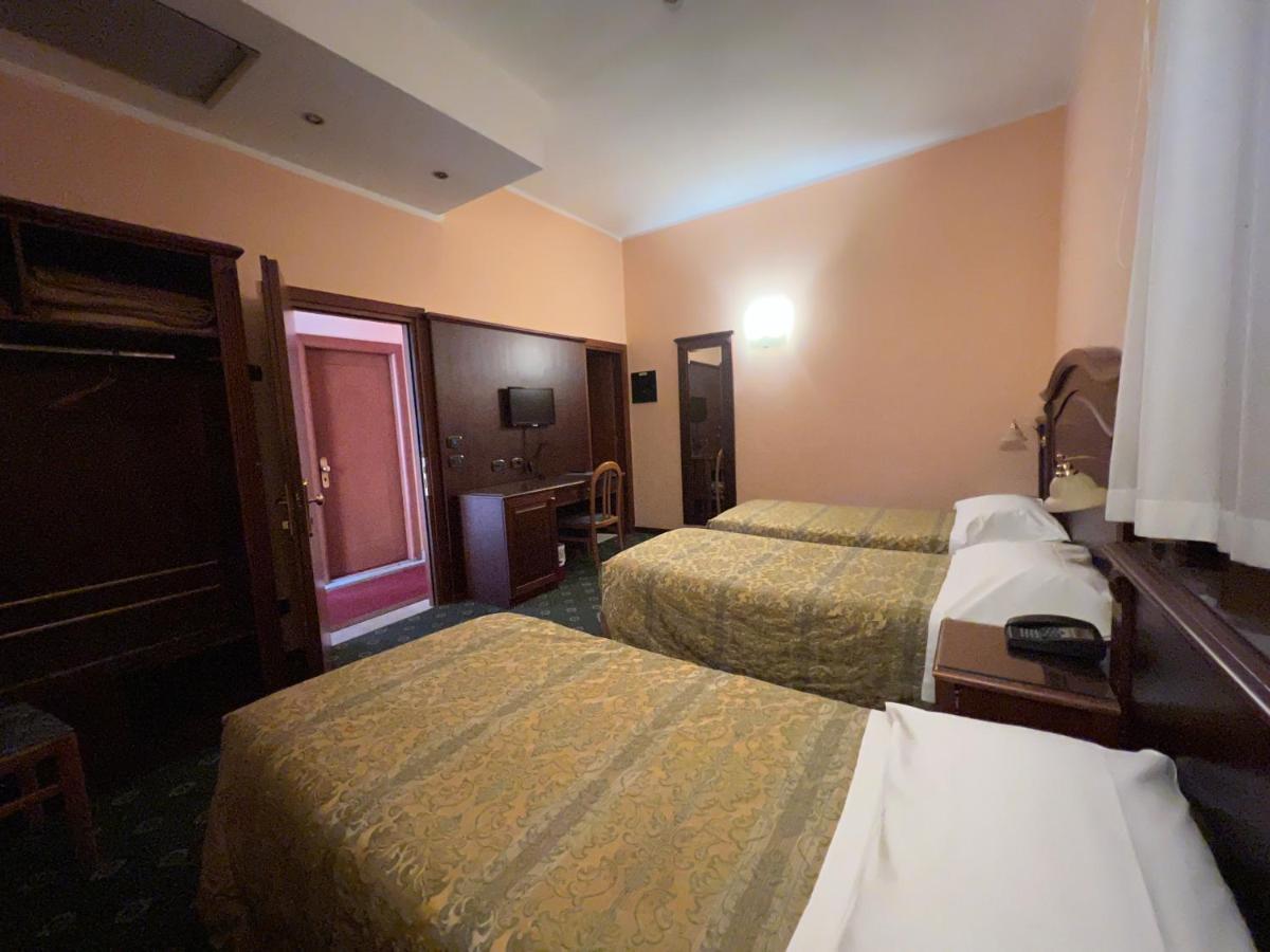 Hotel Valganna Милан Экстерьер фото