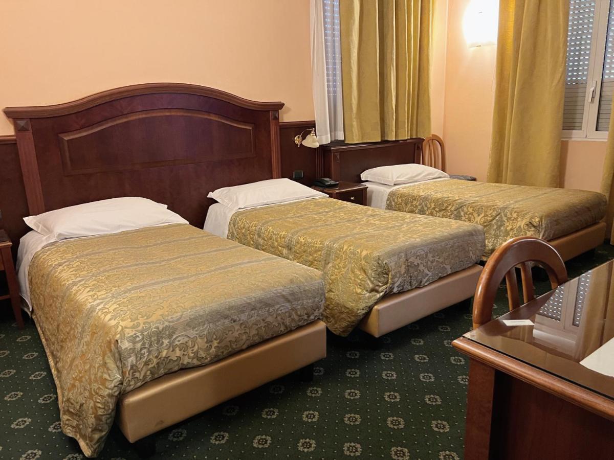 Hotel Valganna Милан Экстерьер фото