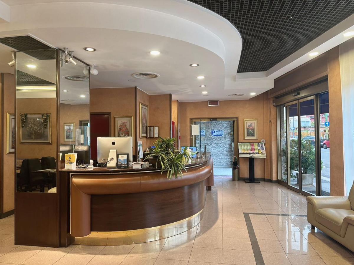 Hotel Valganna Милан Экстерьер фото