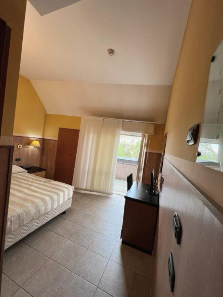 Hotel Valganna Милан Экстерьер фото