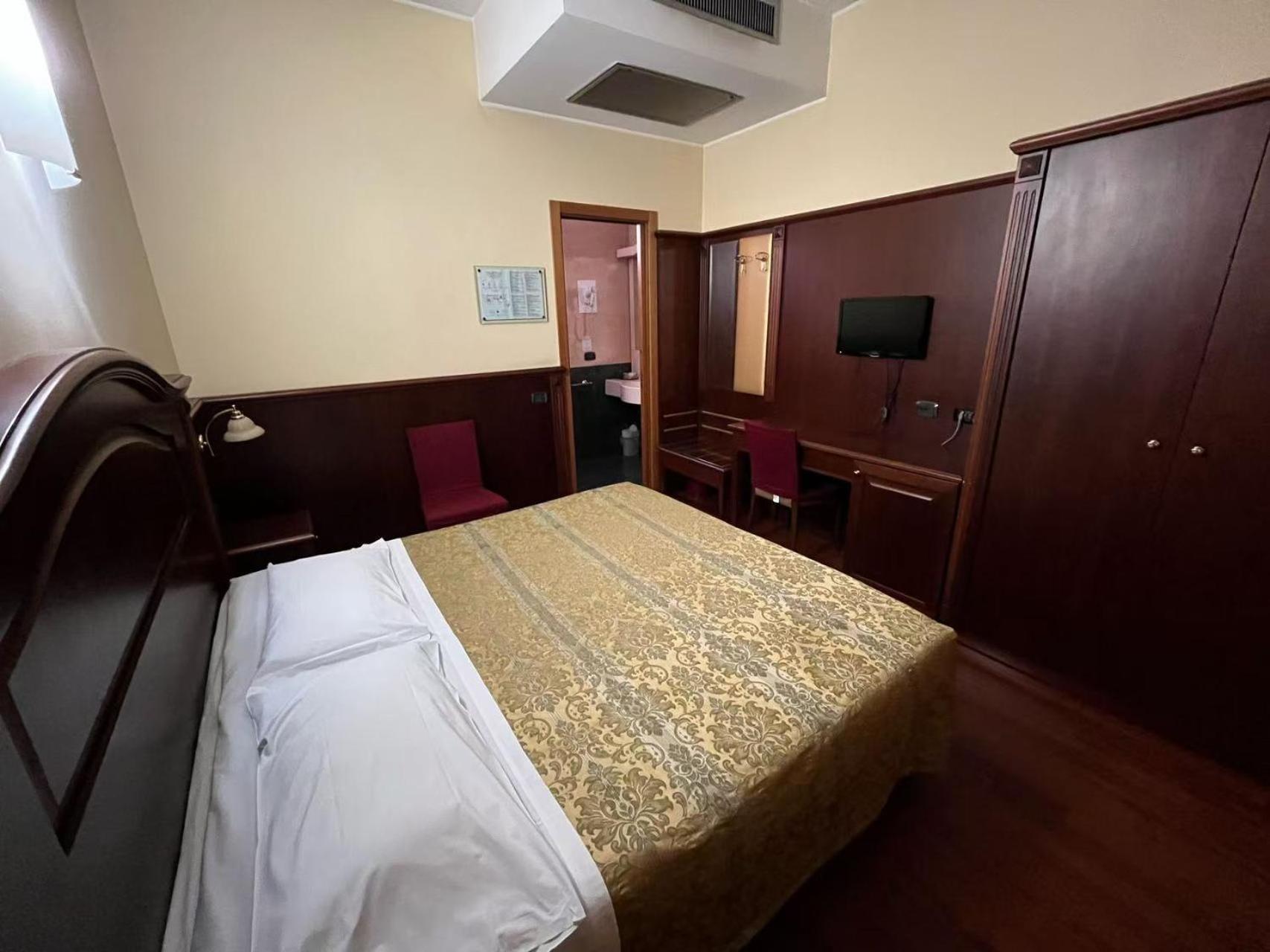 Hotel Valganna Милан Экстерьер фото