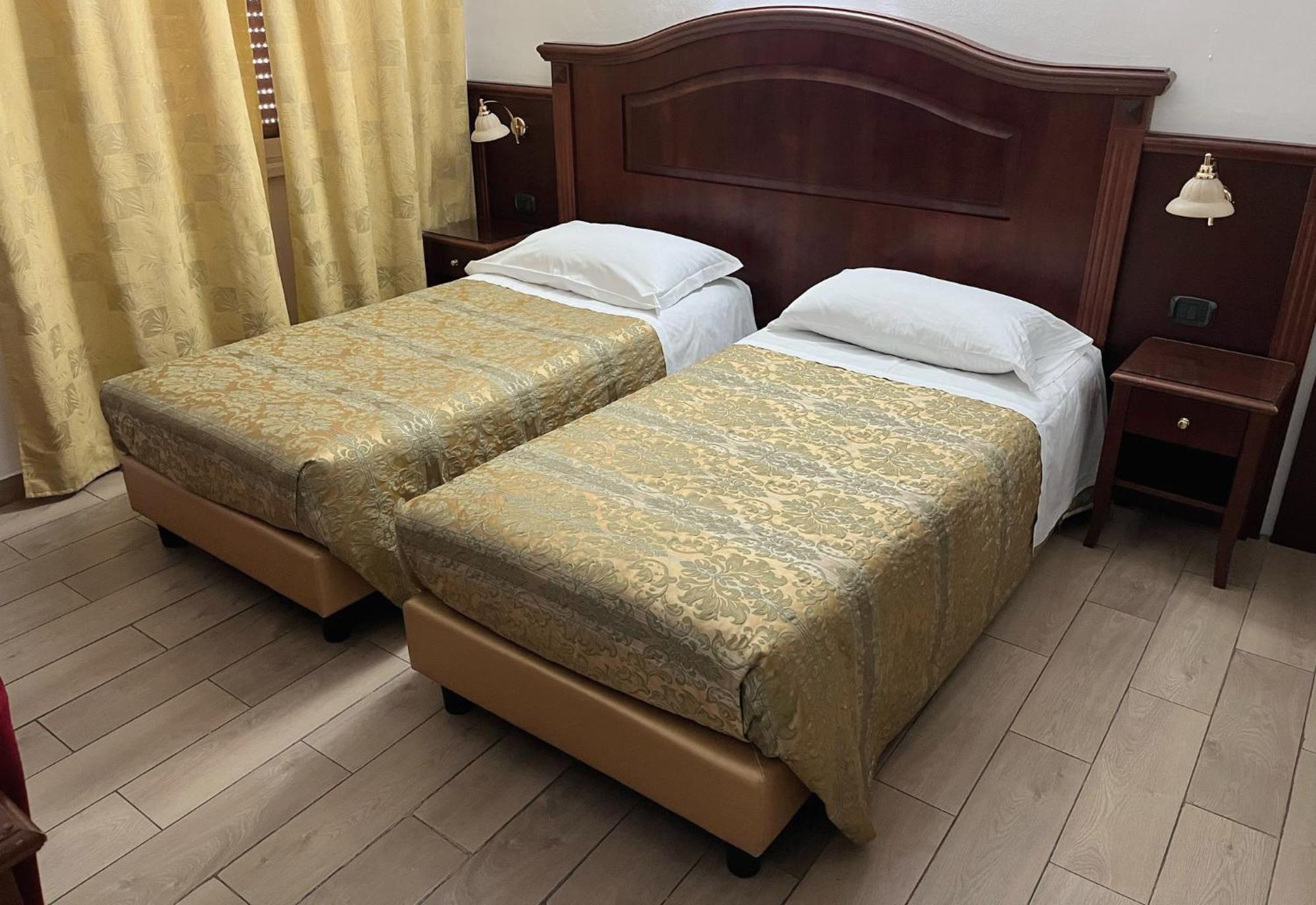 Hotel Valganna Милан Экстерьер фото