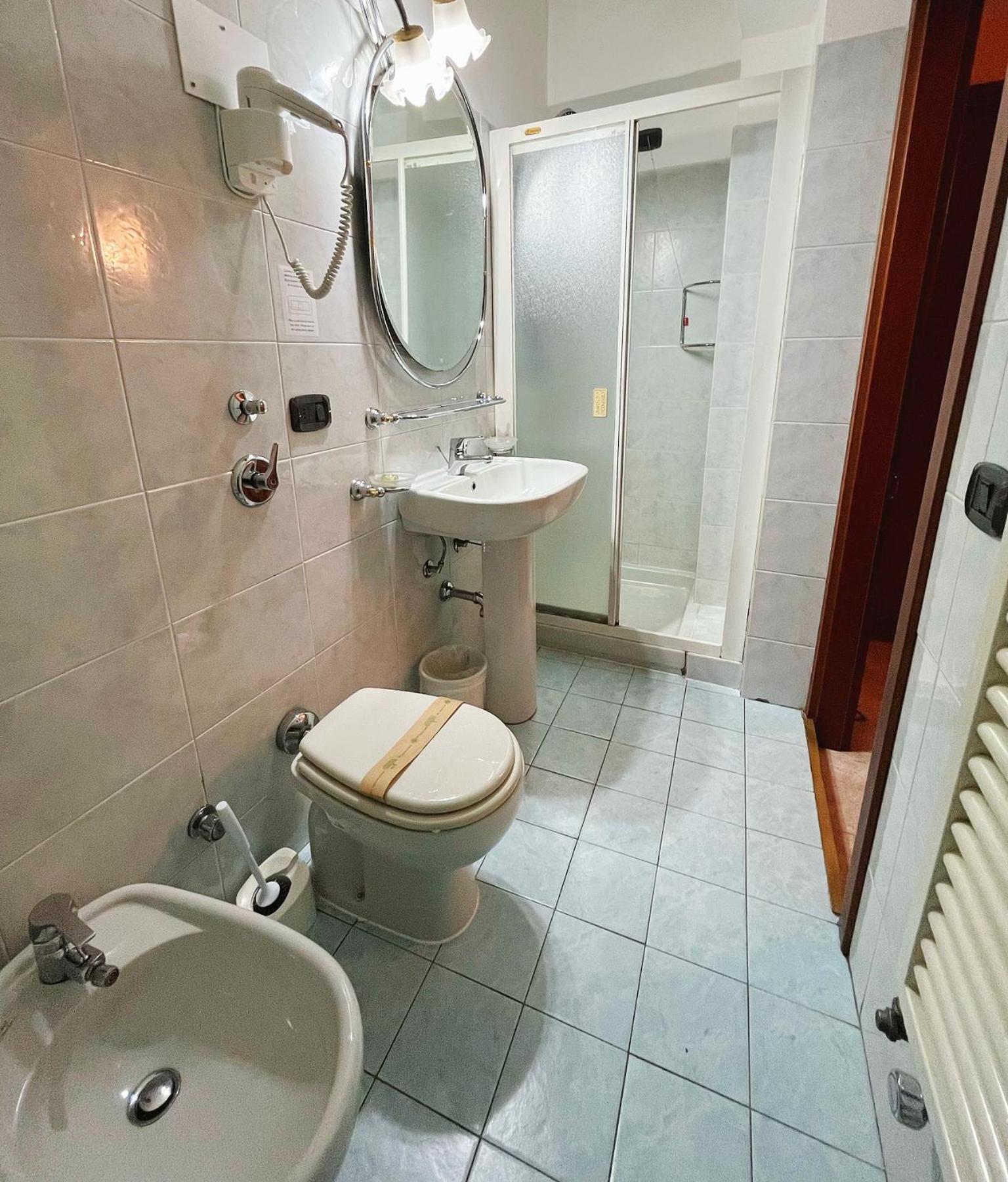 Hotel Valganna Милан Экстерьер фото