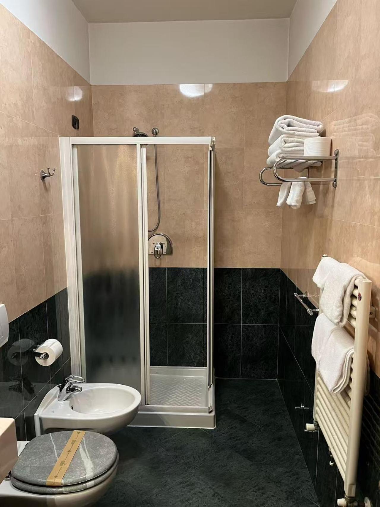 Hotel Valganna Милан Экстерьер фото