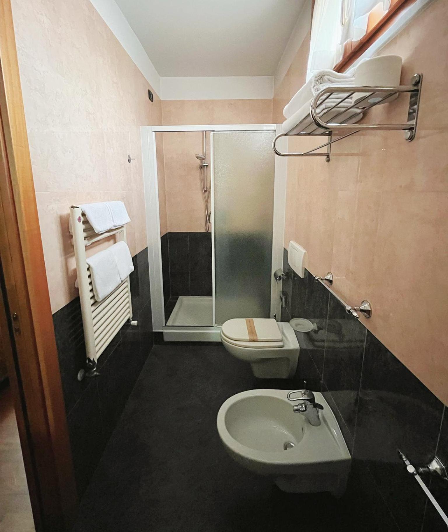 Hotel Valganna Милан Экстерьер фото