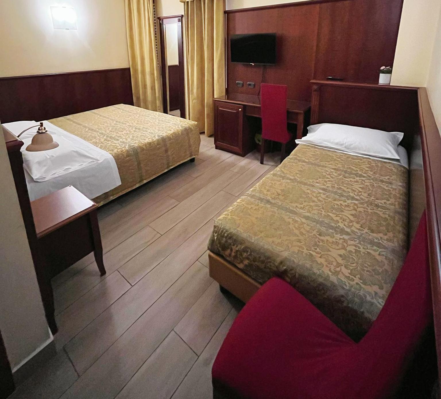 Hotel Valganna Милан Экстерьер фото
