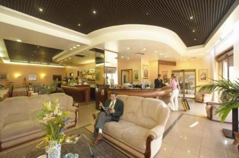 Hotel Valganna Милан Интерьер фото